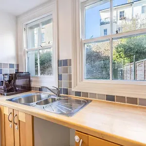  Apartment Victorian Flat Close To Station With Large Garden United Kingdom
