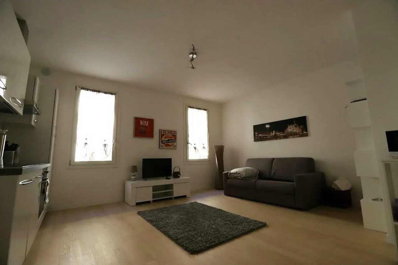 Laura'S Home - I Navigli Che Vorrei Milan Apartment