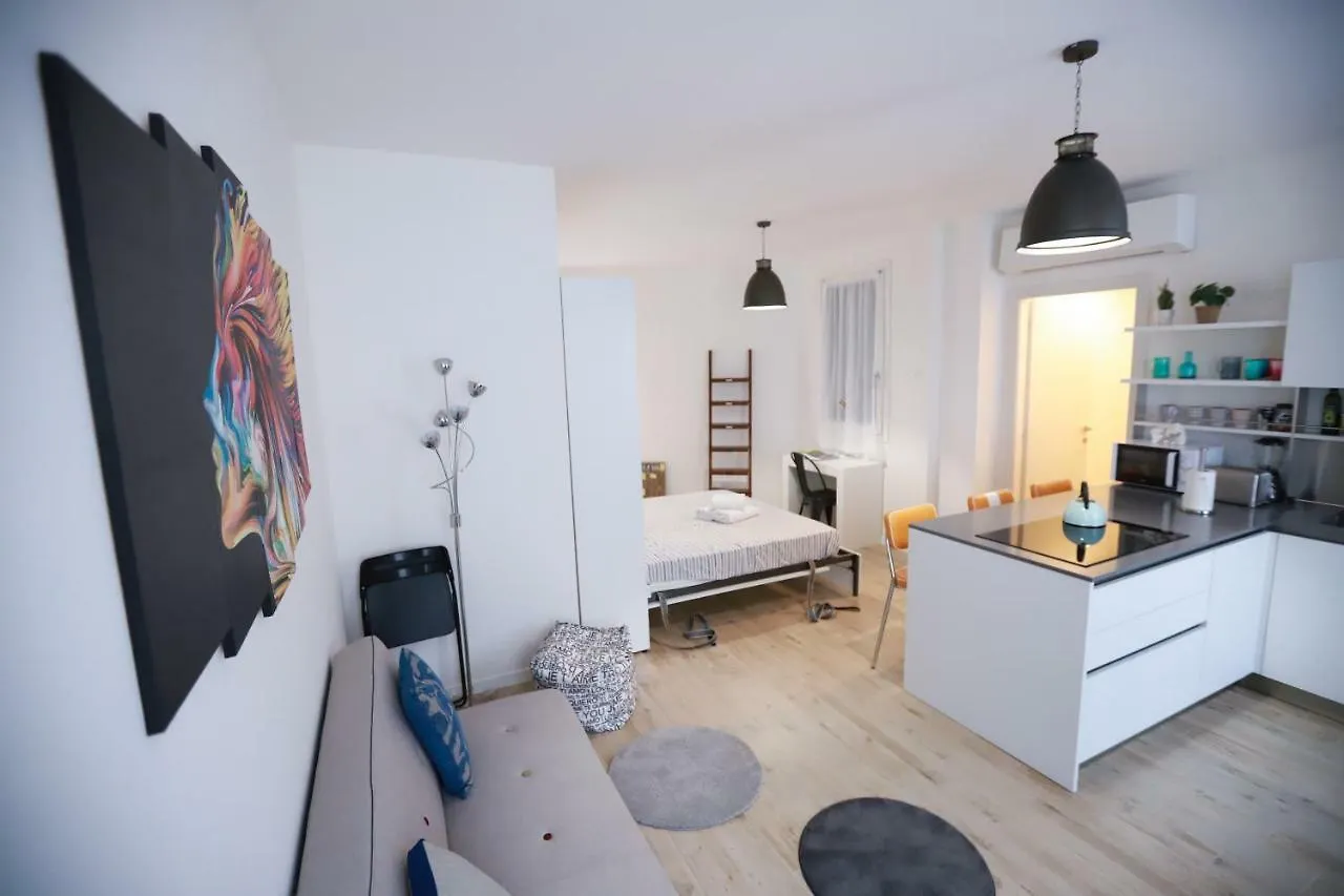 Laura'S Home - I Navigli Che Vorrei Milan