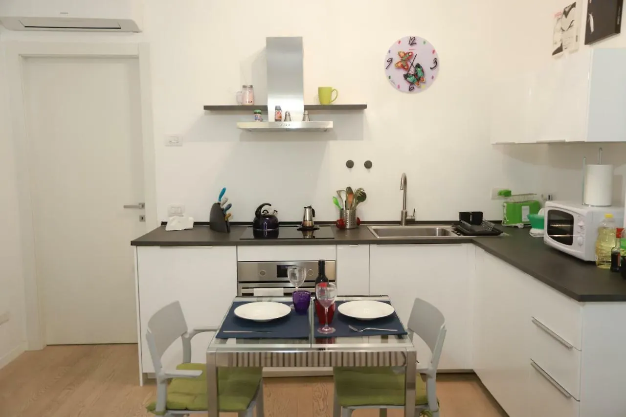 Laura's Home - I Navigli Che Vorrei Milano 0*,